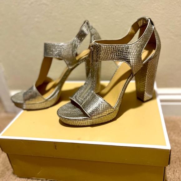 Gold chunky heels with snakeskin print - Picture 3 of 8